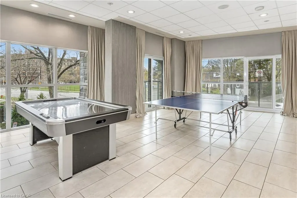 551 Maple Avenue, #1407