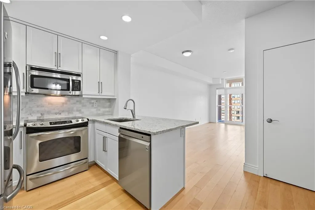 551 Maple Avenue, #1407
