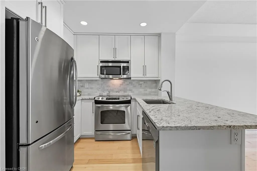 551 Maple Avenue, #1407