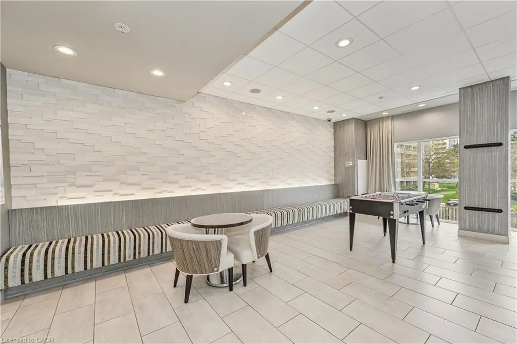 551 Maple Avenue, #1407