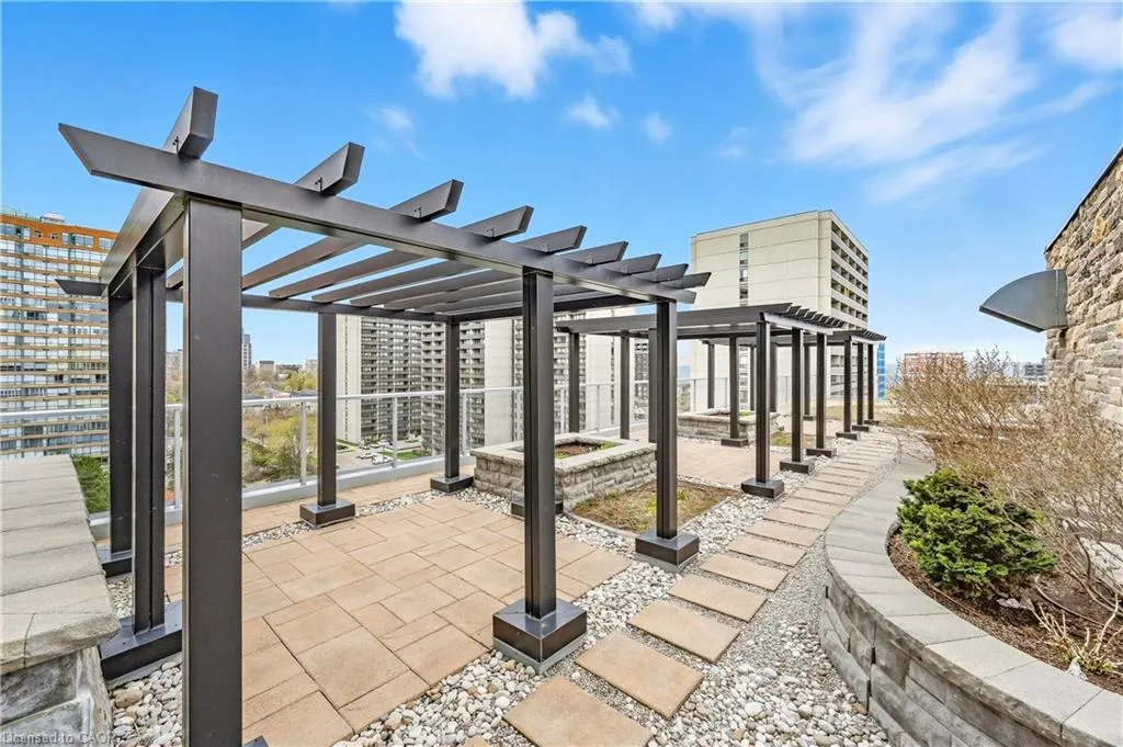 551 Maple Avenue, #1407