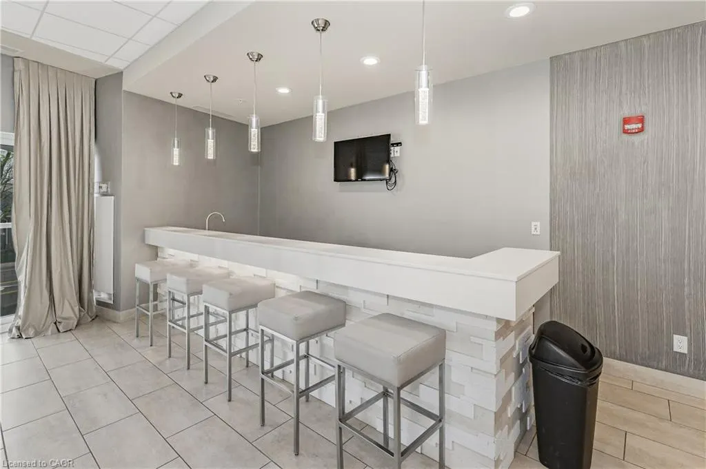 551 Maple Avenue, #1407