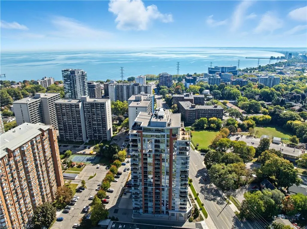 551 Maple Avenue, #1407