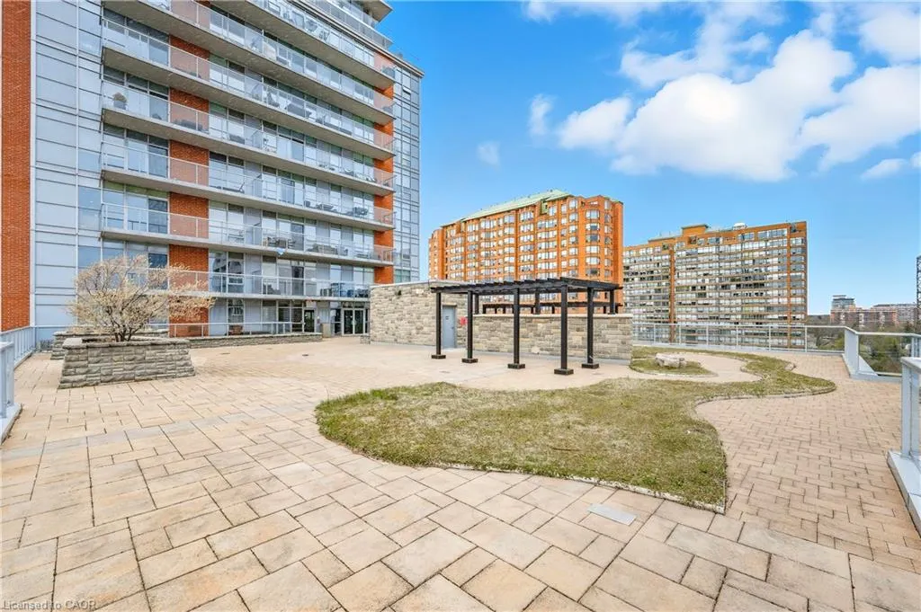 551 Maple Avenue, #1407