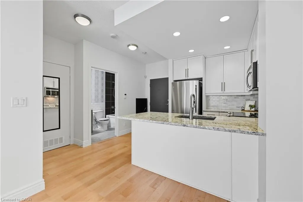 551 Maple Avenue, #1407