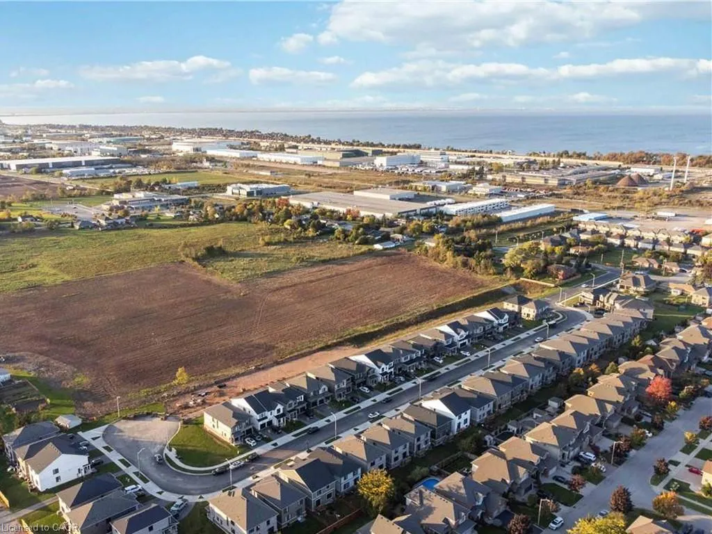 107 Starfire Crescent Crescent