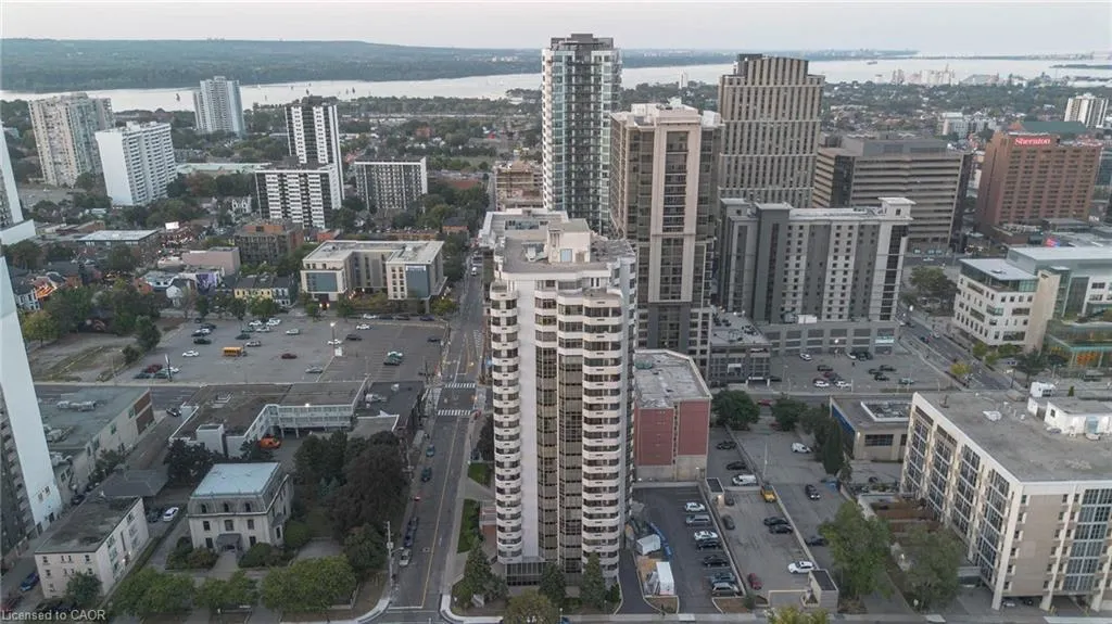 67 Caroline Street S, #17C