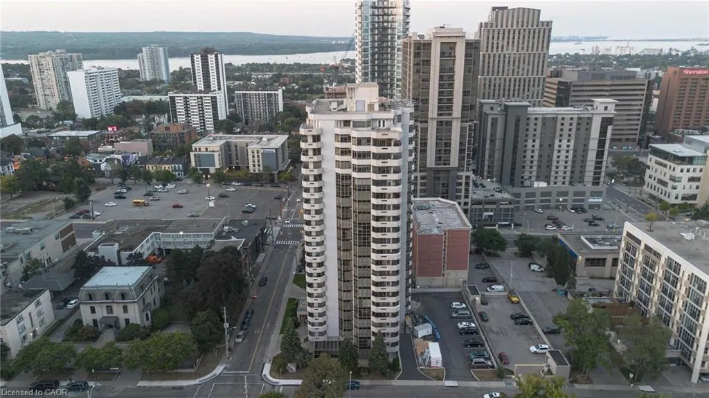 67 Caroline Street S, #17C