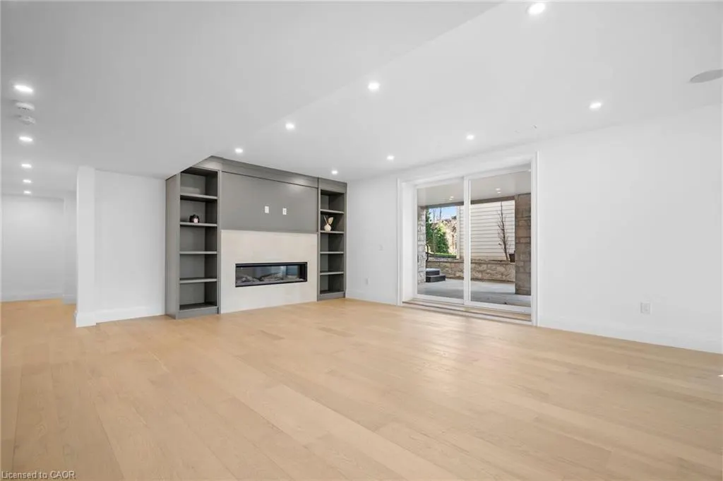 1322 Minaki Road