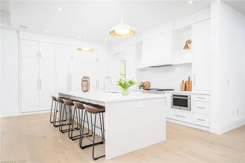 1322 Minaki Road
