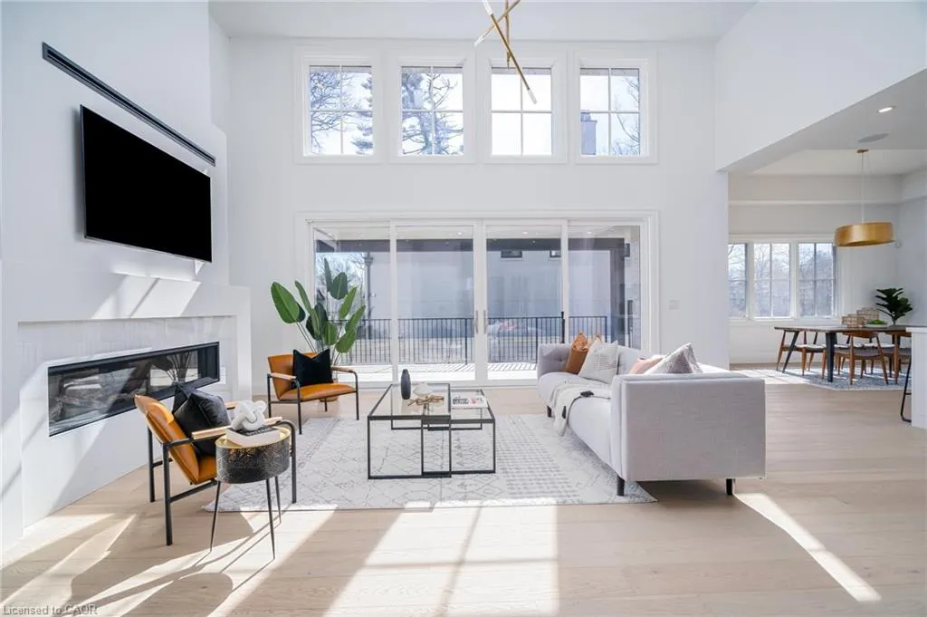 1322 Minaki Road