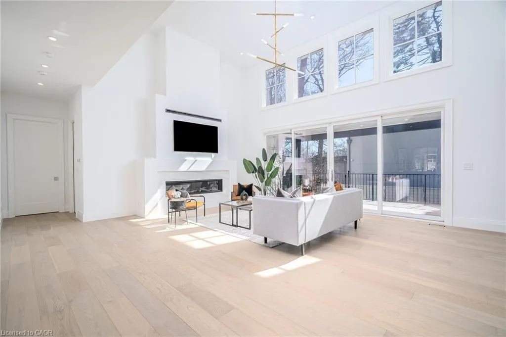 1322 Minaki Road