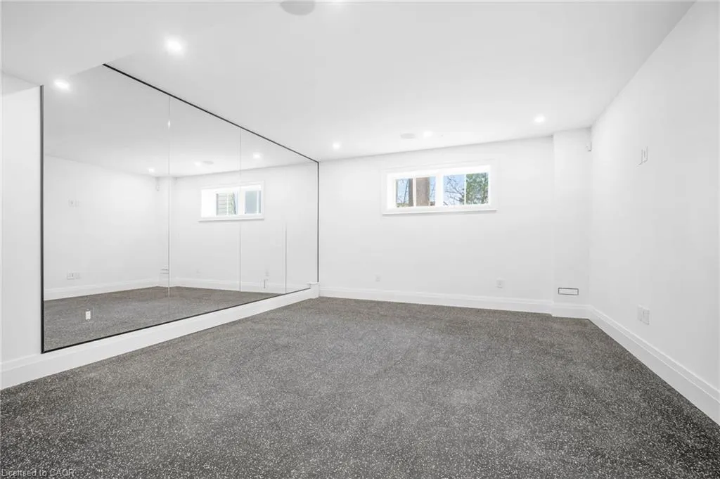 1322 Minaki Road