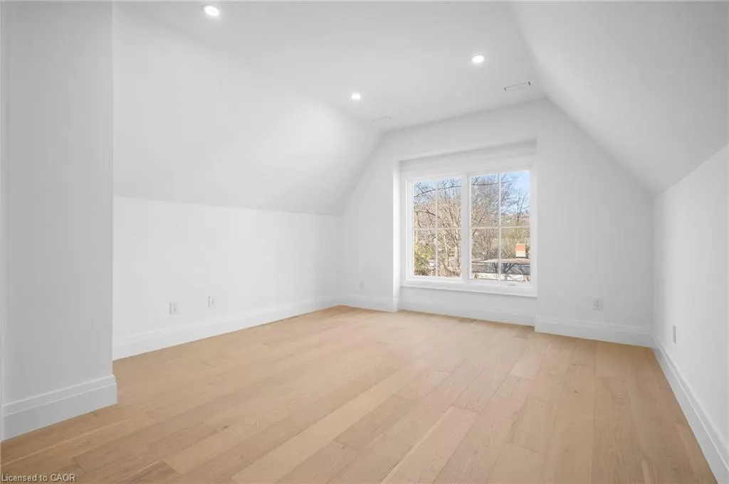 1322 Minaki Road