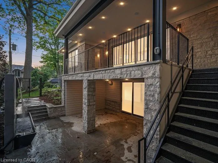 1322 Minaki Road
