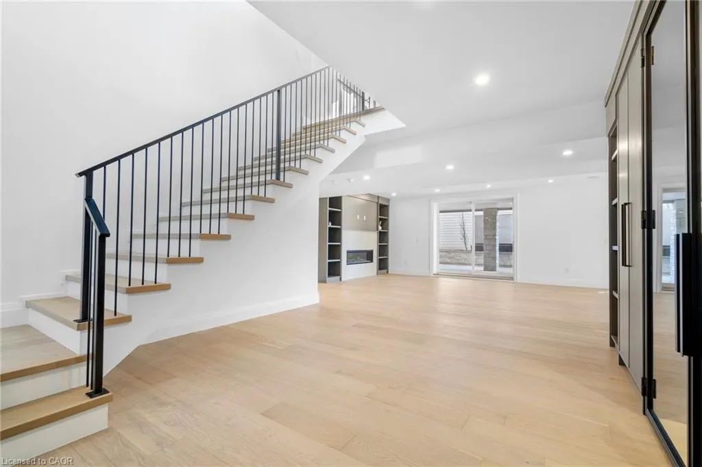 1322 Minaki Road