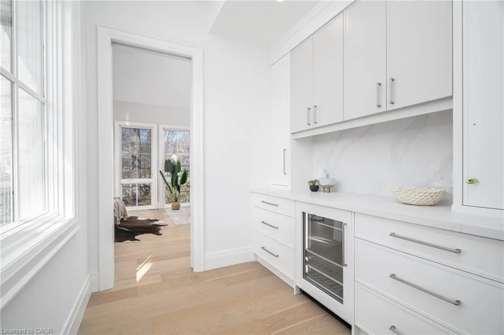 1322 Minaki Road