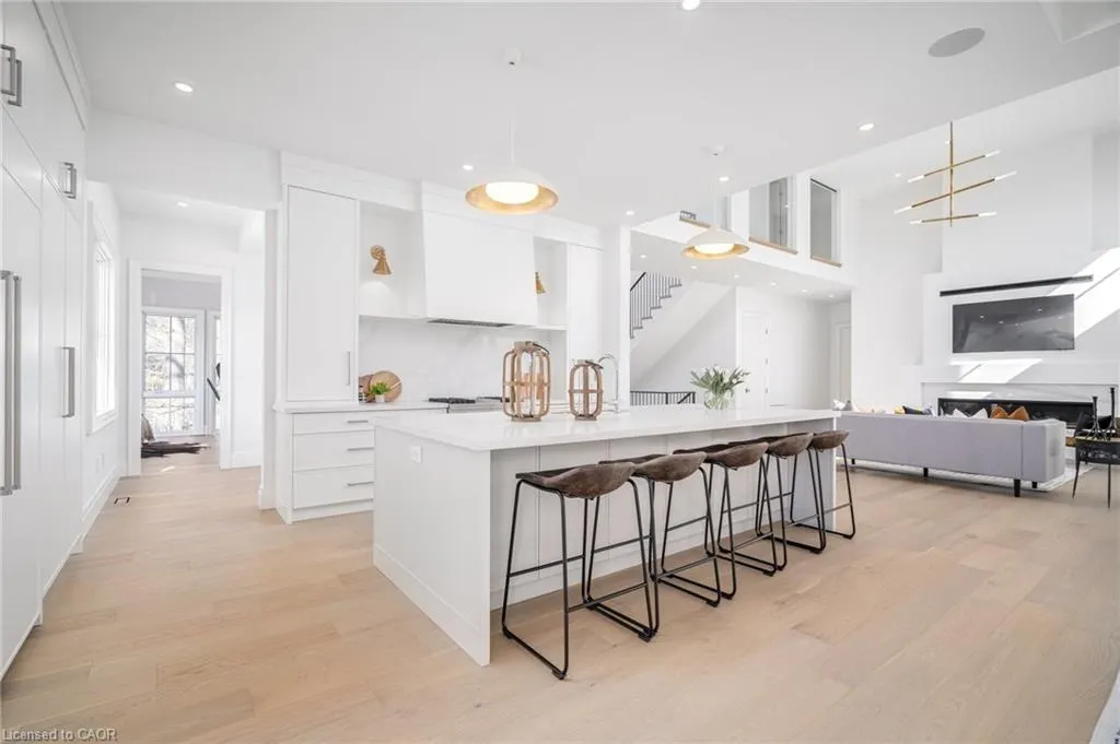 1322 Minaki Road
