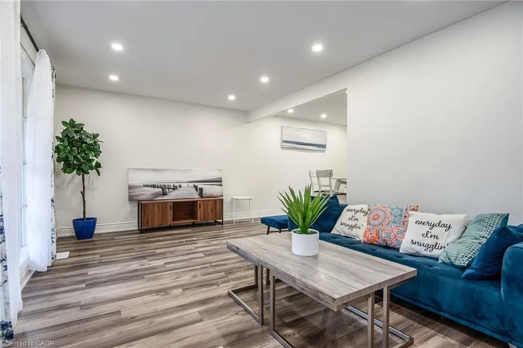 389 Dunvegan Drive
