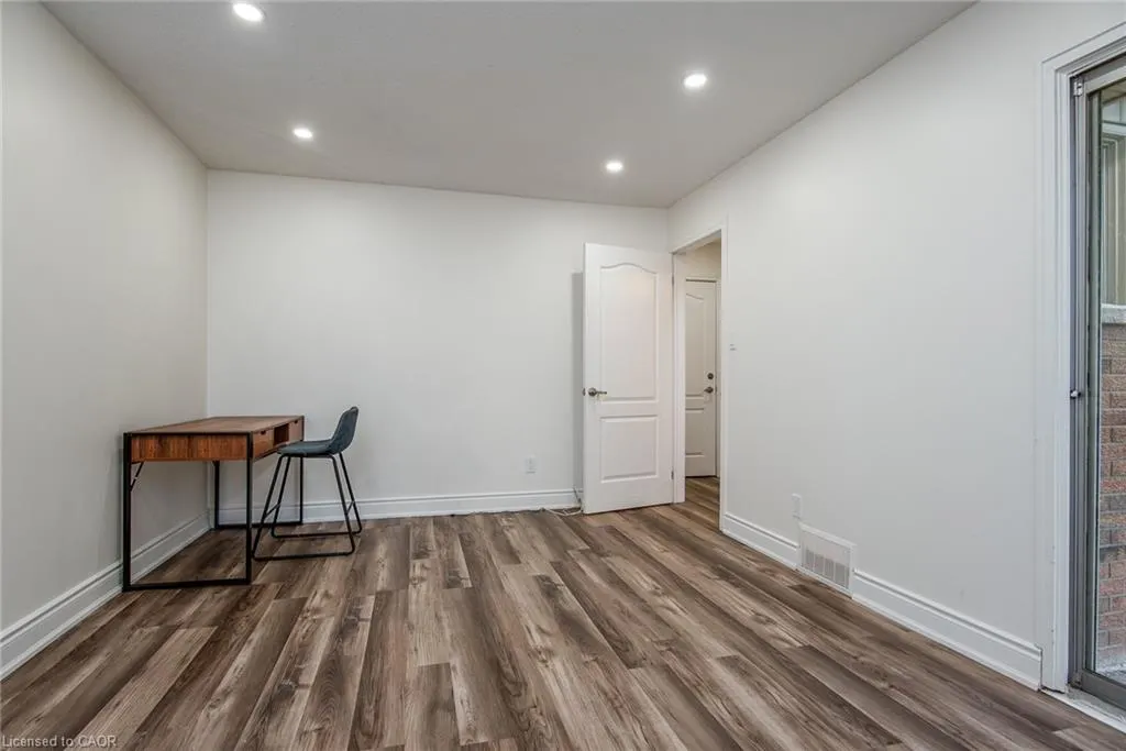 389 Dunvegan Drive