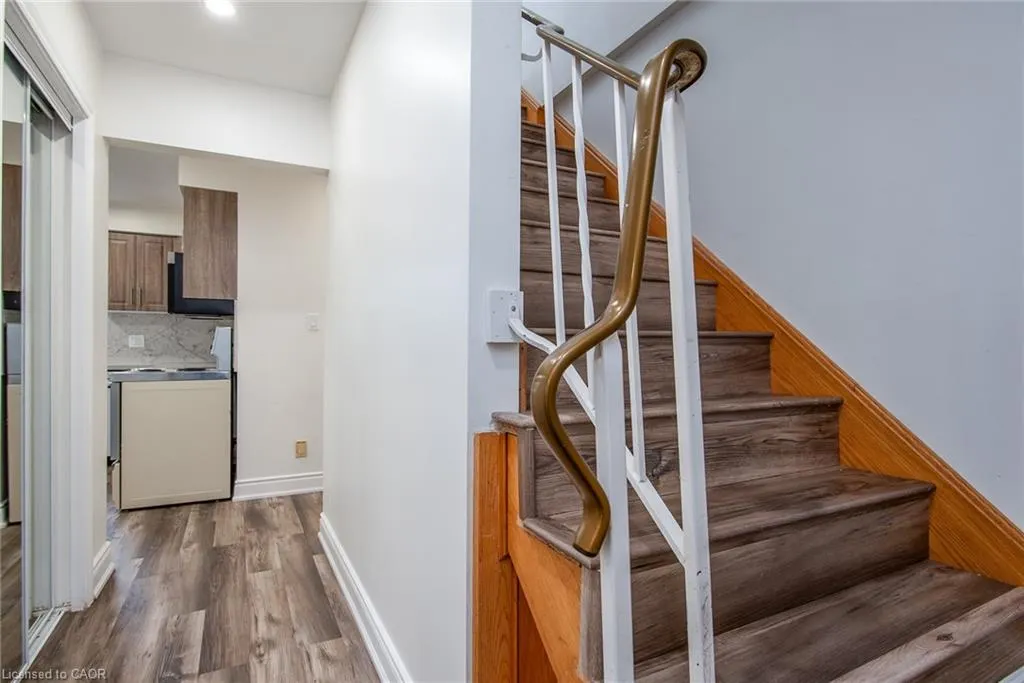 389 Dunvegan Drive