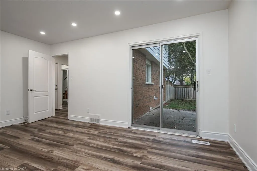 389 Dunvegan Drive