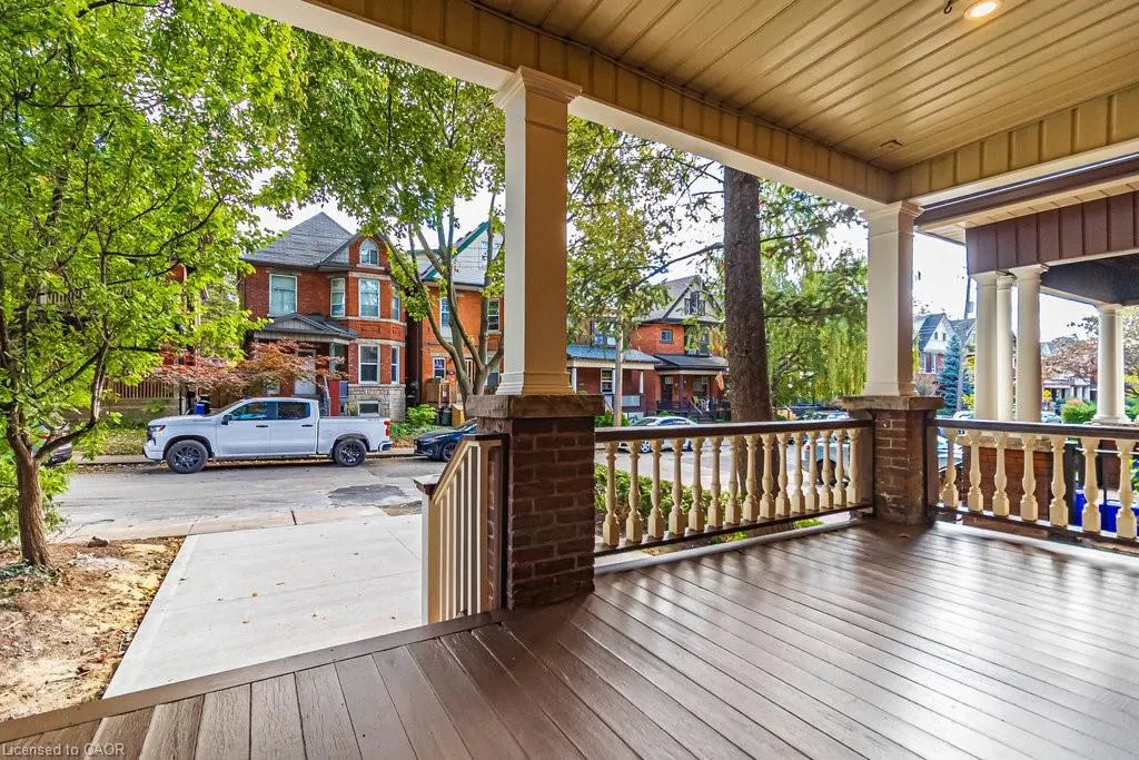 24 Strathcona Avenue S