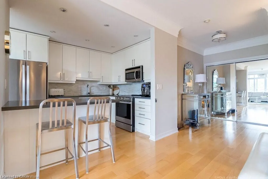 551 Maple Avenue, #607