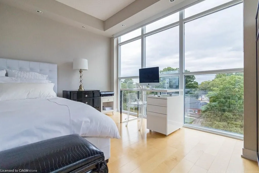 551 Maple Avenue, #607