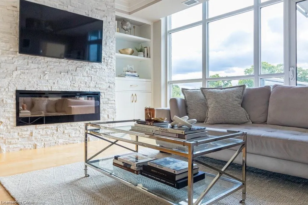 551 Maple Avenue, #607