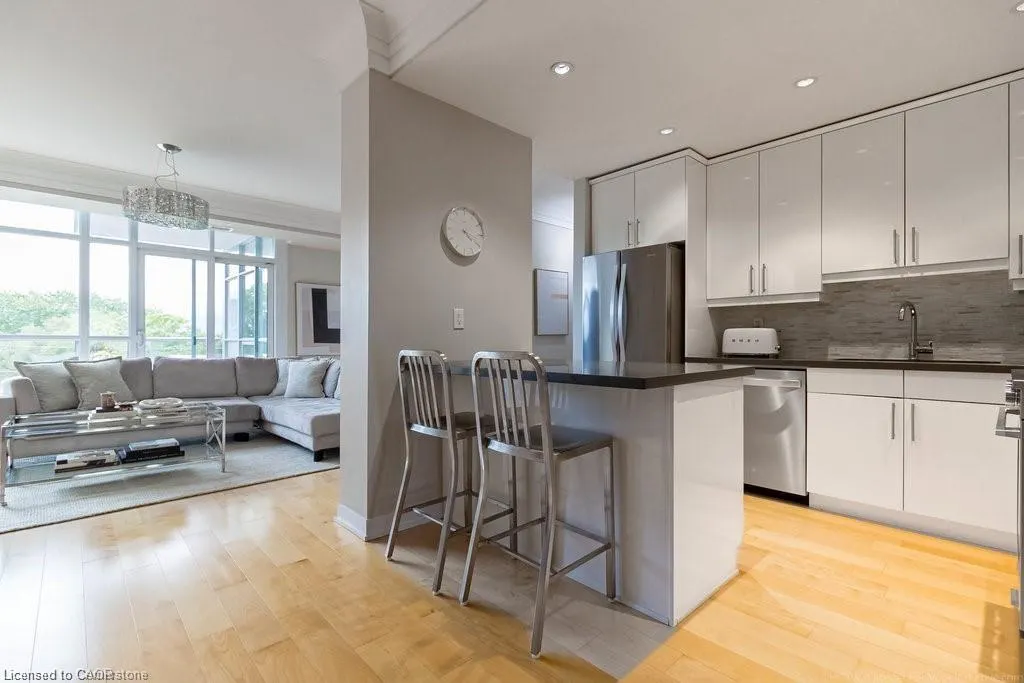 551 Maple Avenue, #607