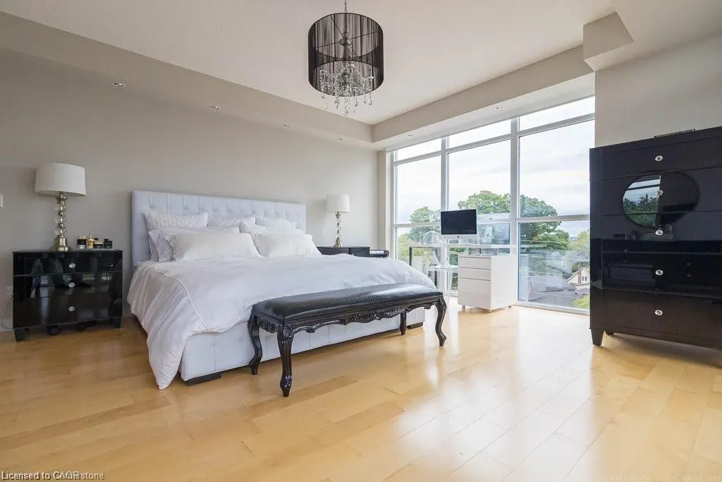 551 Maple Avenue, #607