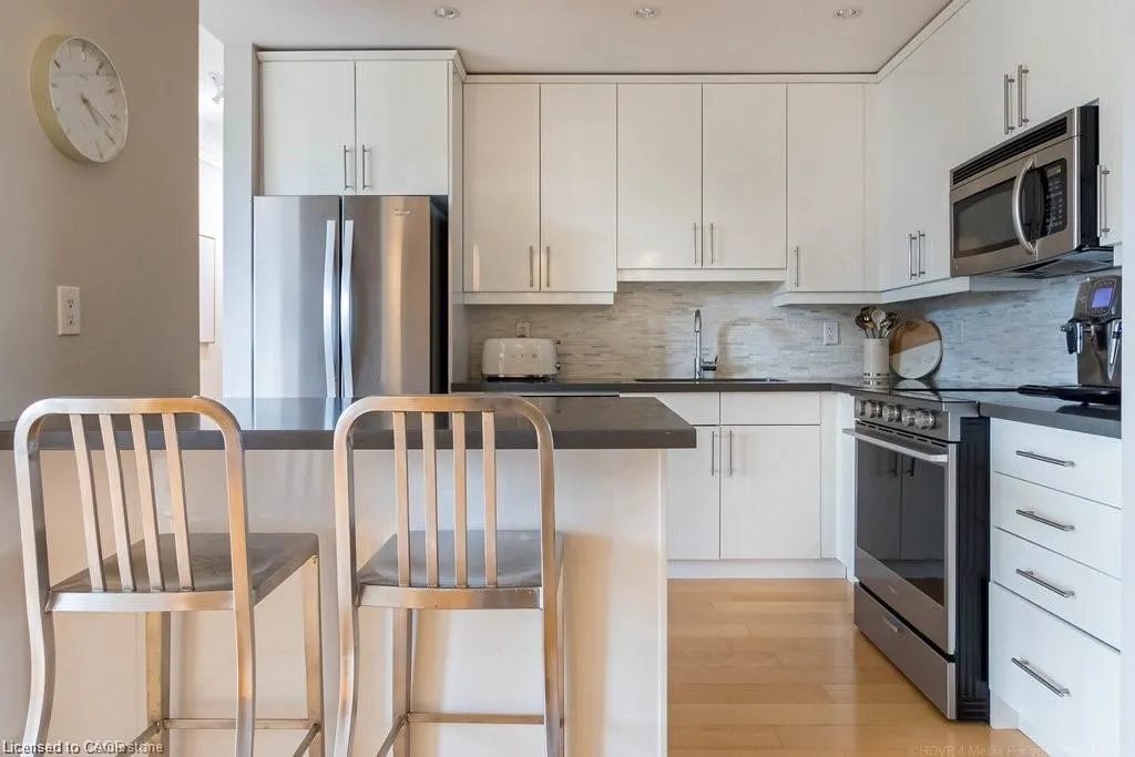 551 Maple Avenue, #607
