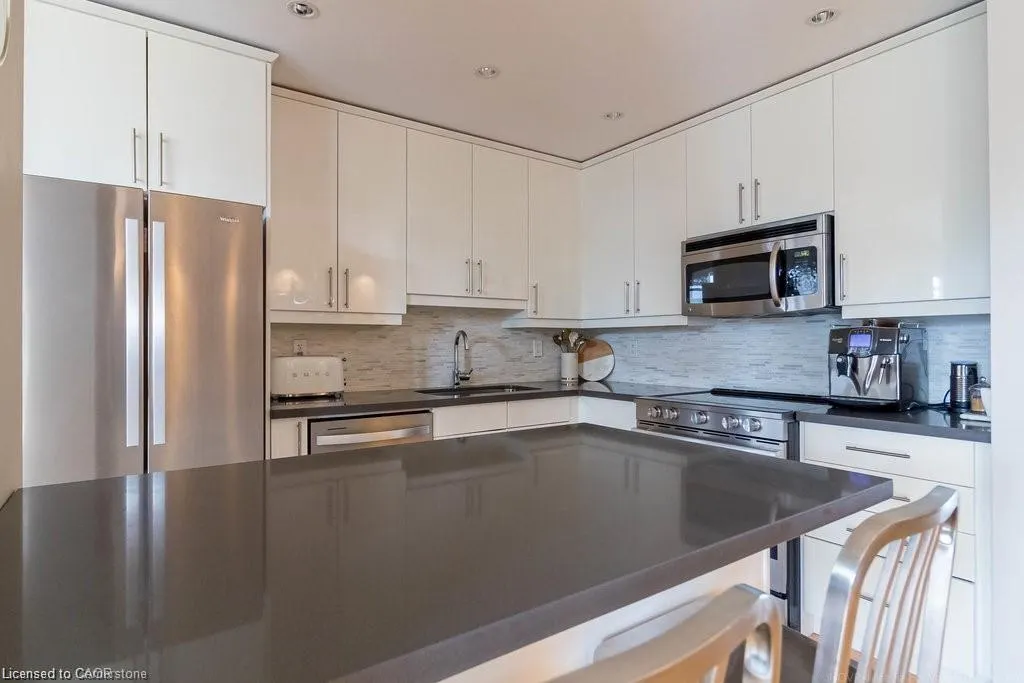 551 Maple Avenue, #607
