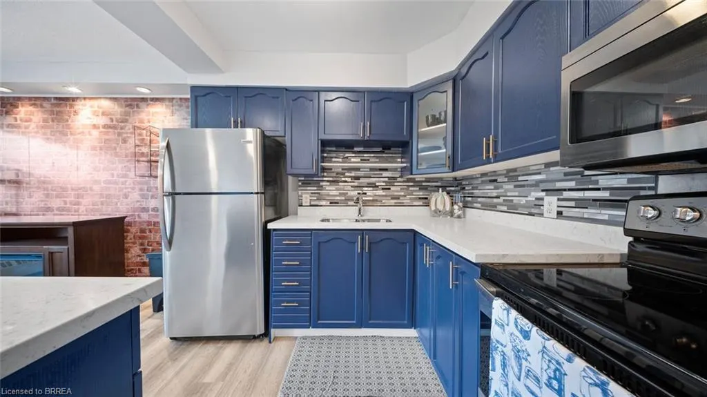 640 Grey Street, #101