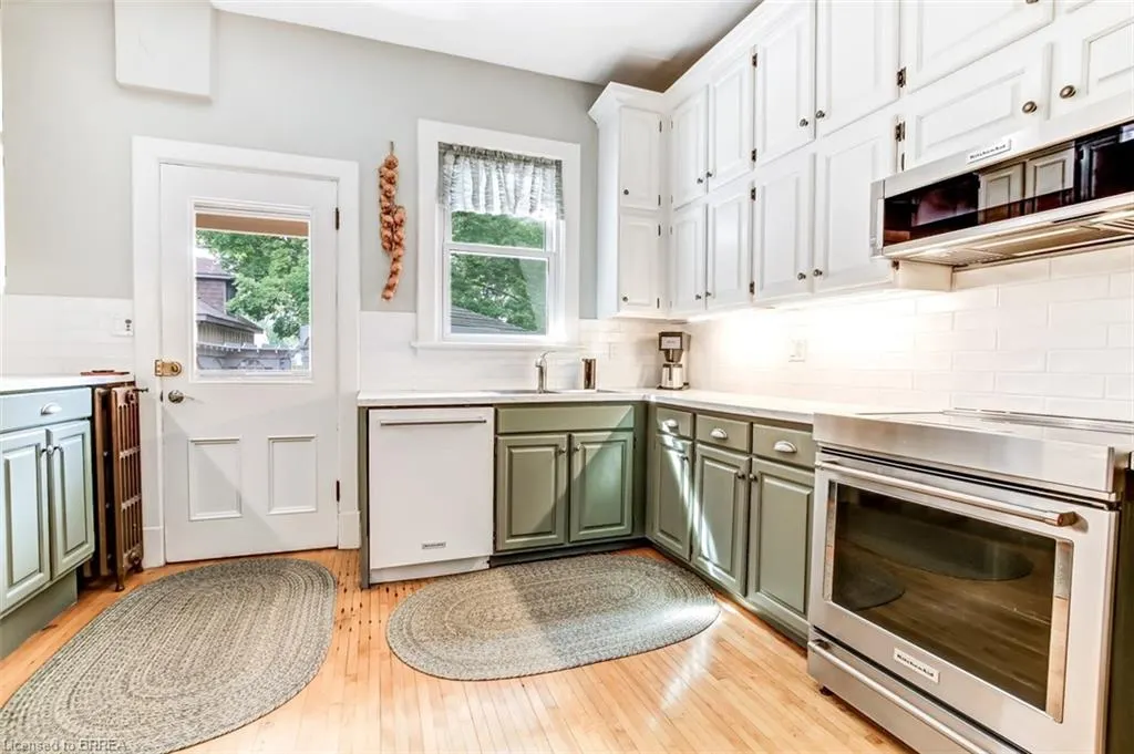 138 St. James Street S