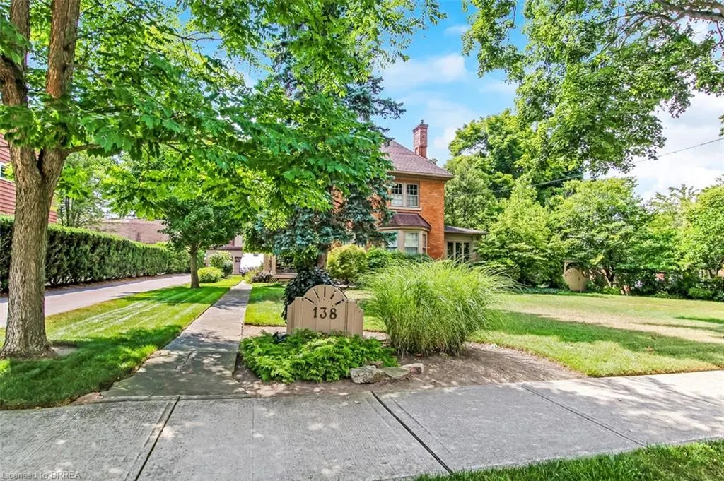 138 St. James Street S
