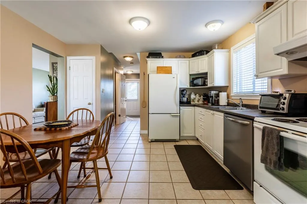 33 Oak Crescent