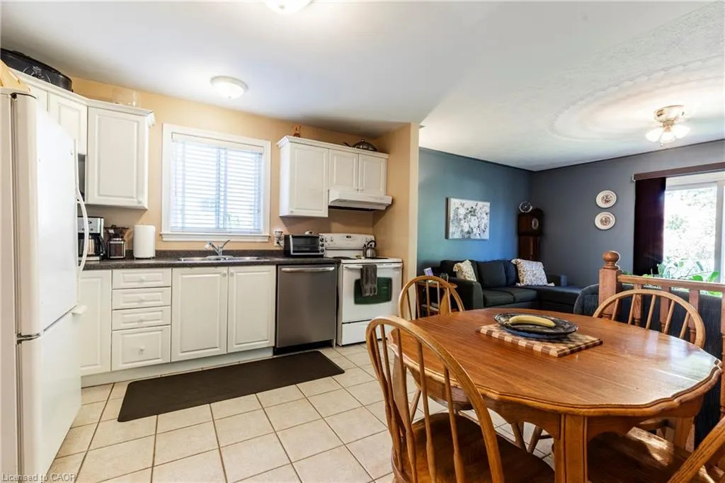 33 Oak Crescent