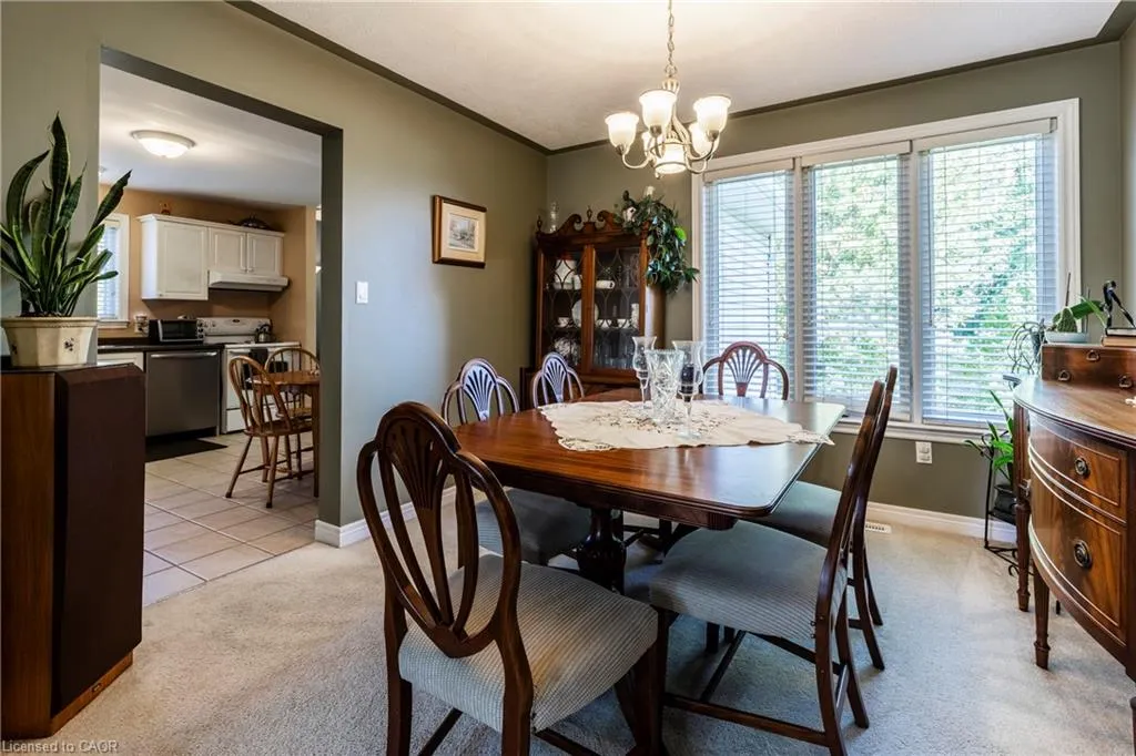 33 Oak Crescent