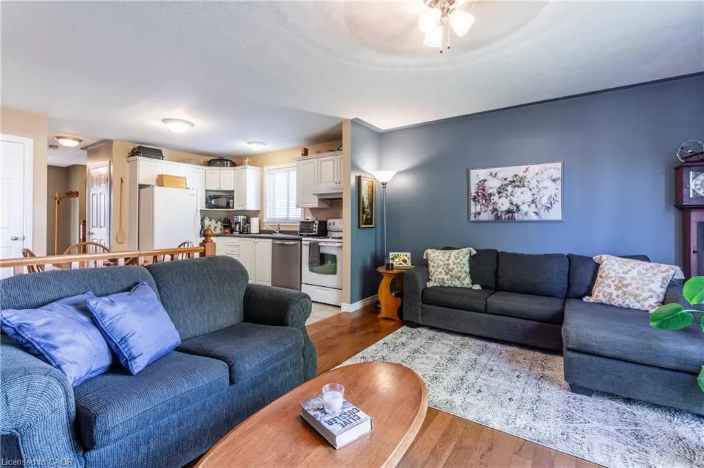 33 Oak Crescent