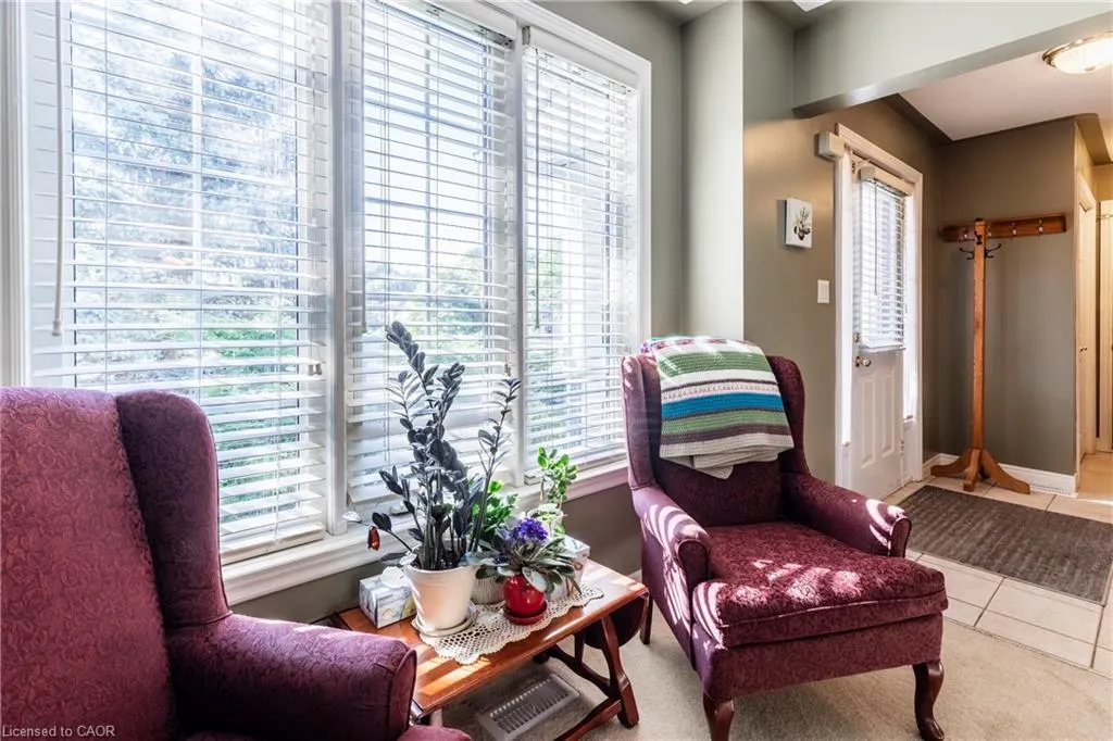 33 Oak Crescent