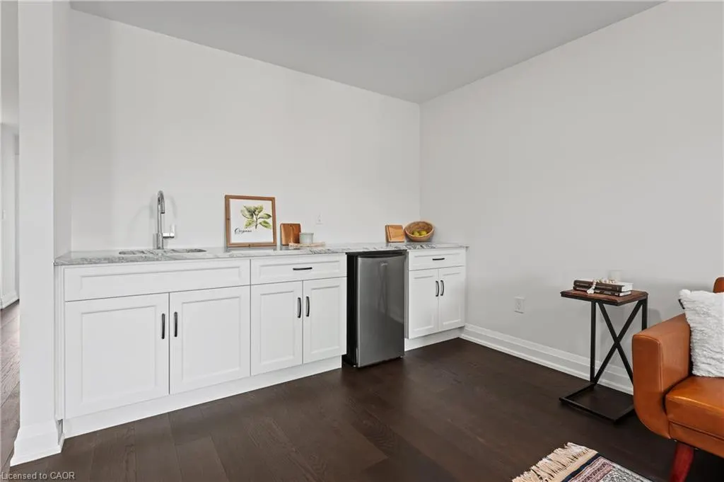 675 Victoria Road N, #23