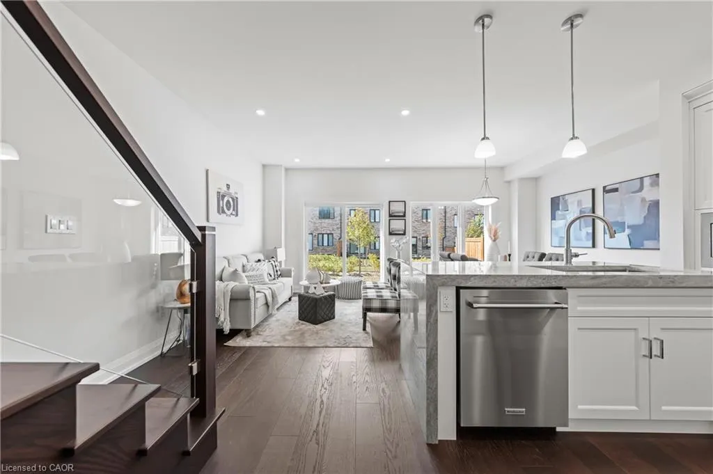 675 Victoria Road N, #23