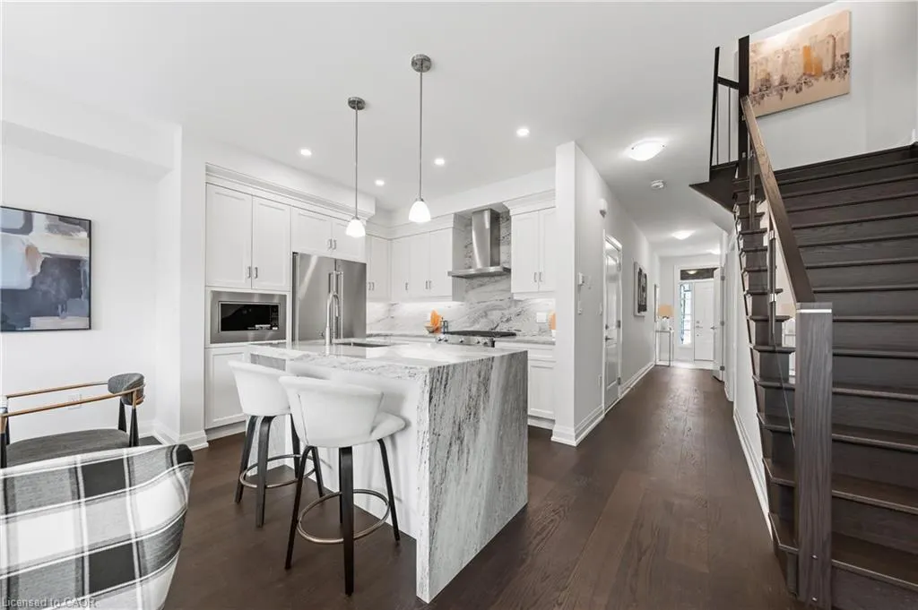 675 Victoria Road N, #23