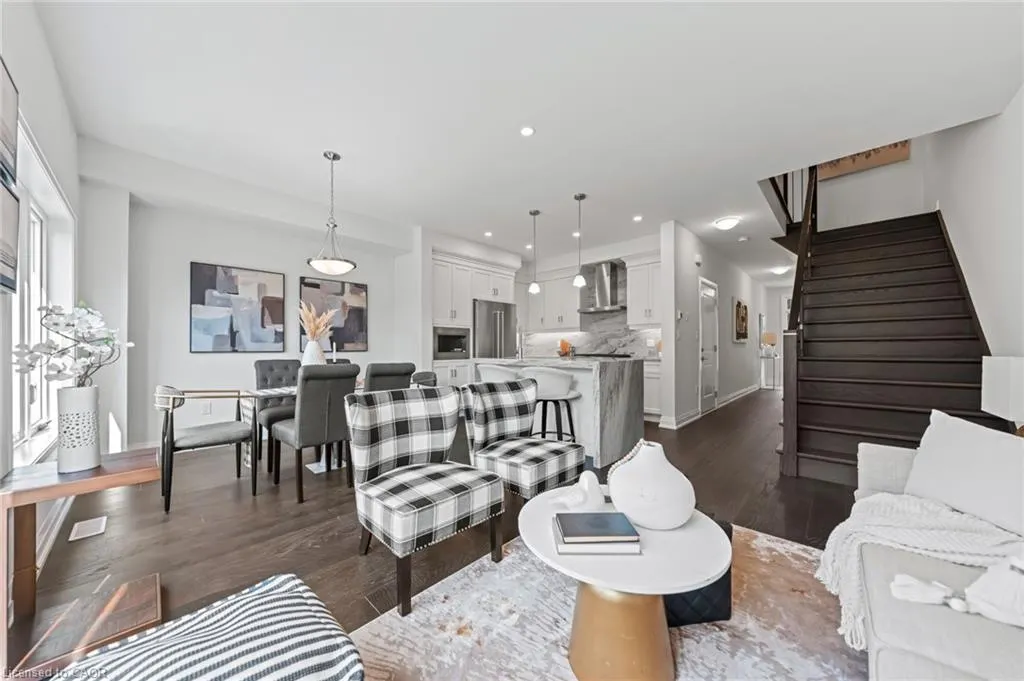 675 Victoria Road N, #23
