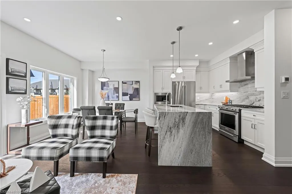 675 Victoria Road N, #23