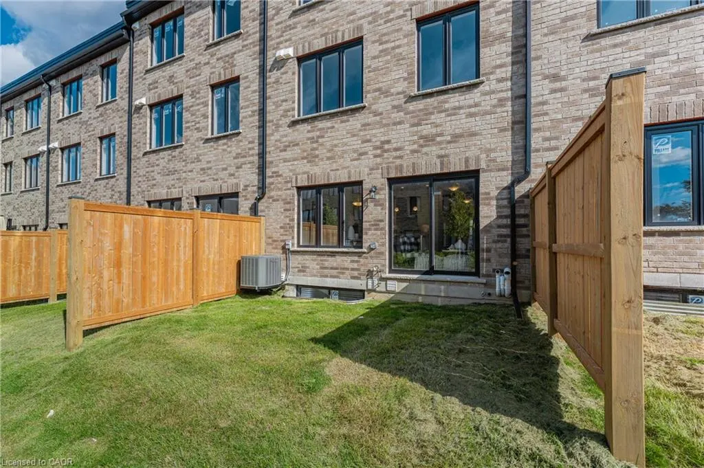 675 Victoria Road N, #23