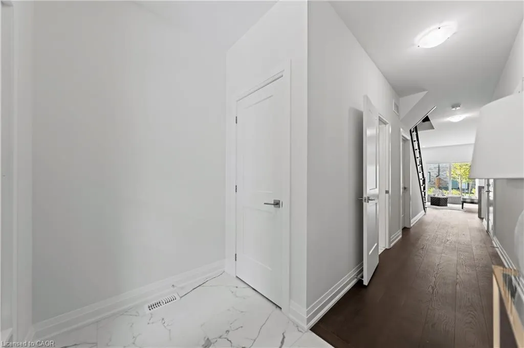 675 Victoria Road N, #23
