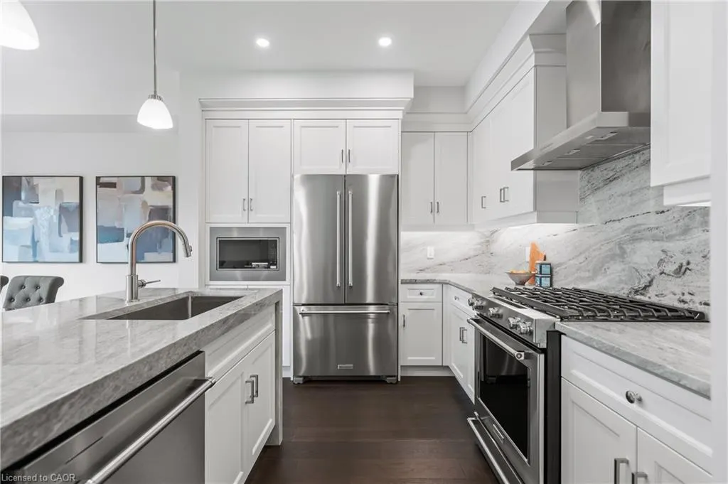 675 Victoria Road N, #23